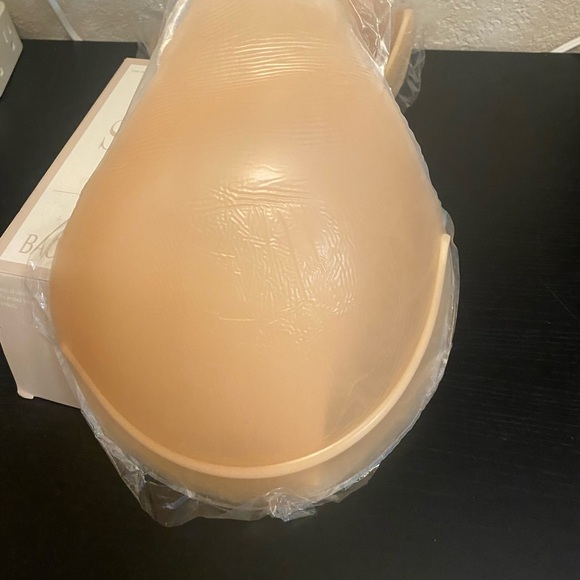 Voluptuous Silicone Lift Adhesive Bra - Picture 6 of 8